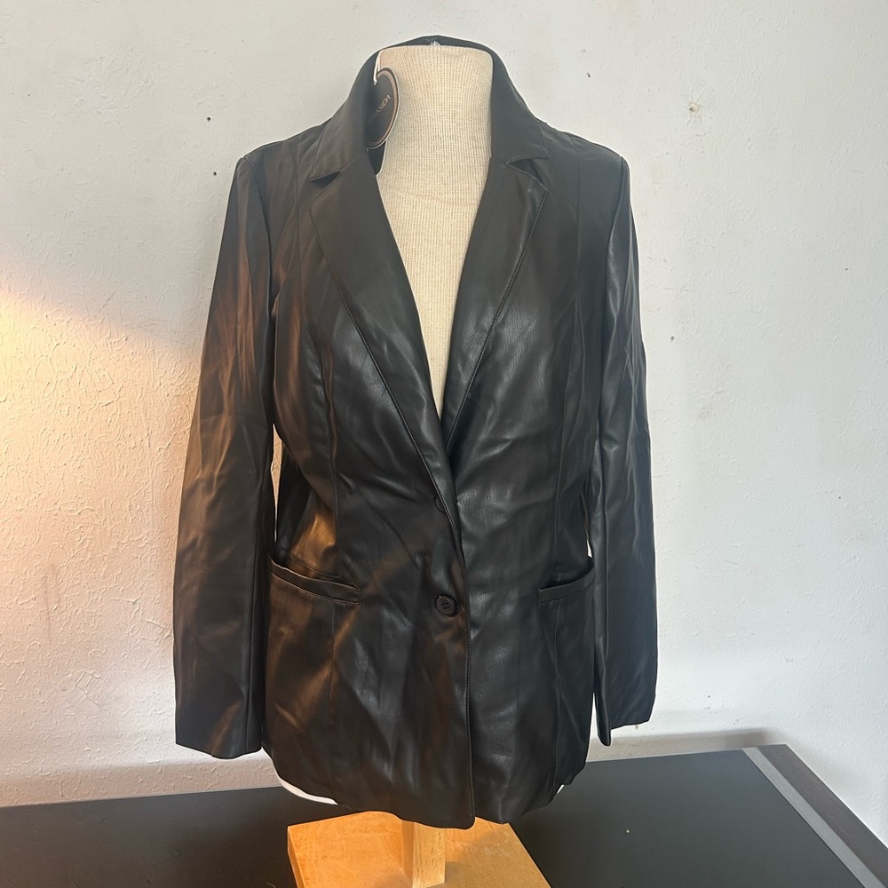 Elegant Black Leather Blazer for Women